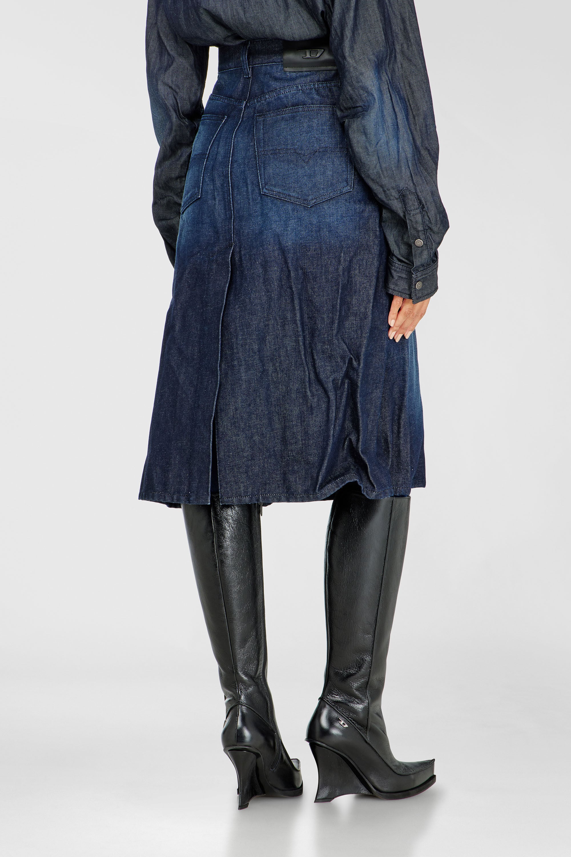 Diesel - DE-IRTI-FSJ, Woman's Midi skirt in creased denim in Dark Blue - 4