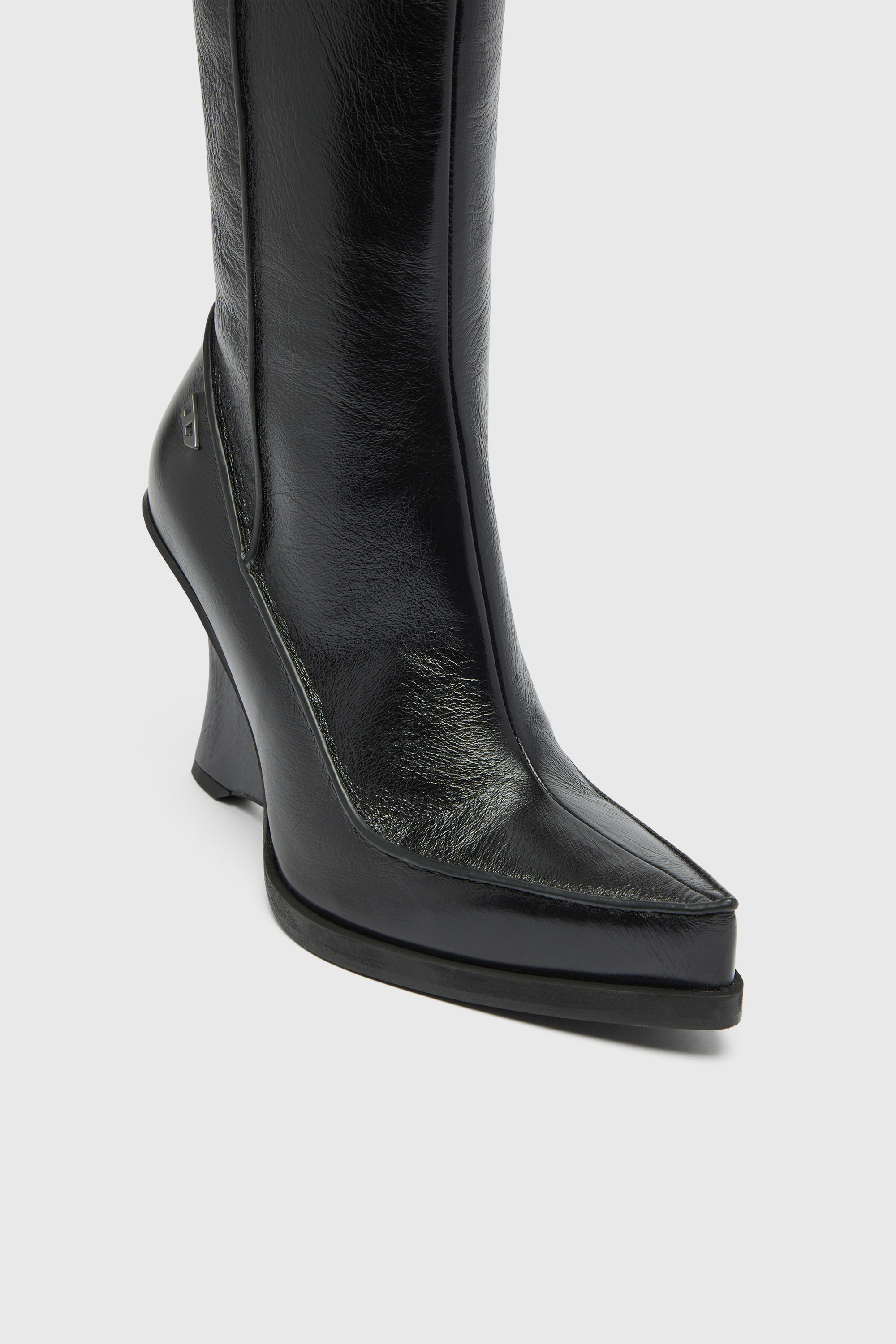 Diesel - D-LUCETTE-90-KB W, Woman's D-Lucette-Knee-high boots in leather in null - 5